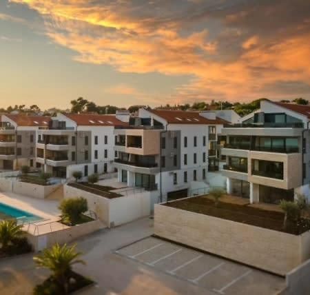 Luxury Apartment Anto With Sea View And Balcony 班约勒 外观 照片