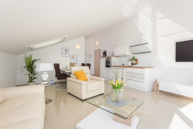 Luxury Apartment Anto With Sea View And Balcony 班约勒 外观 照片