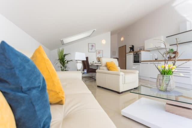 Luxury Apartment Anto With Sea View And Balcony 班约勒 外观 照片