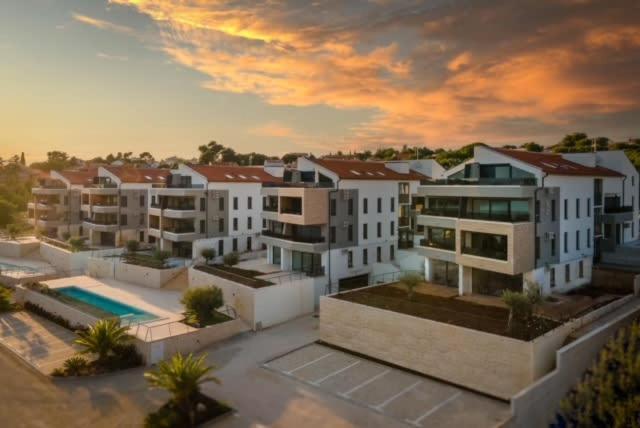Luxury Apartment Anto With Sea View And Balcony 班约勒 外观 照片